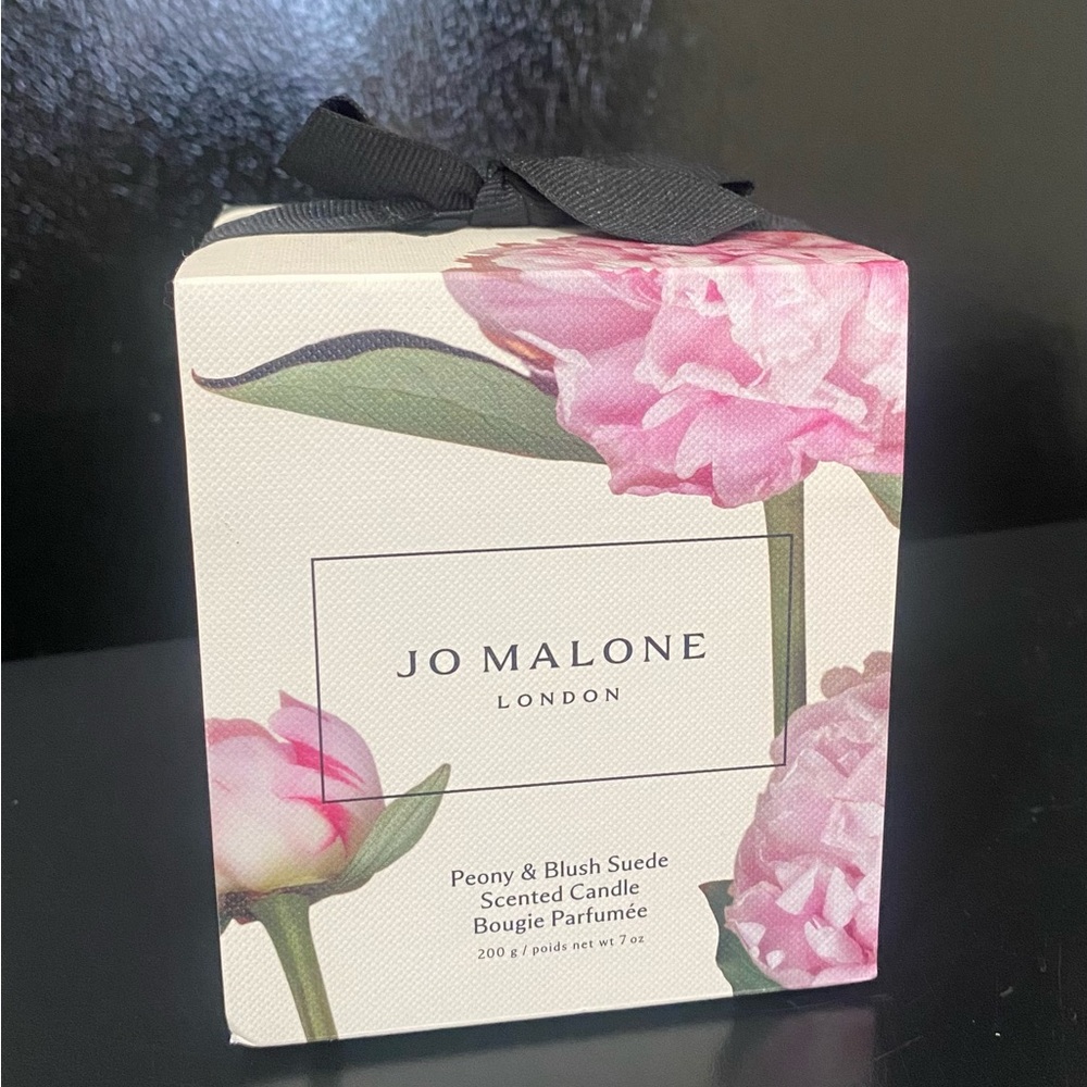 Jo Malone Peony & Blush Suede Candle in Pink and Cream